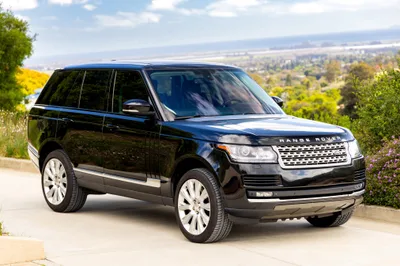 Front three-quarter view of the 2014 Range Rover Supercharged