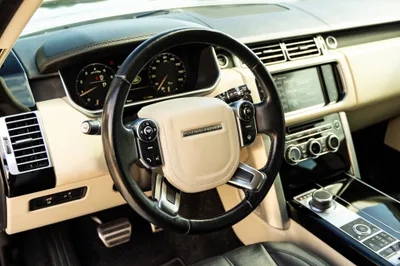 Dashboard and front cabin of the 2014 Range Rover Supercharged