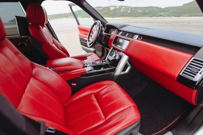 Front cabin of the LWB in pimento leather