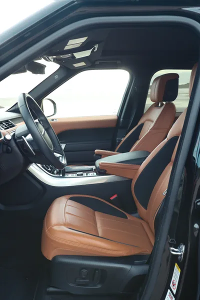 Front seats and dashboard of the Sport in vintage tan leather